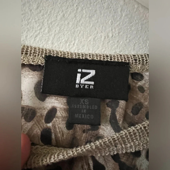 IZ Buyer NWT Cheetah Print Chiffon Knit Contrast Top - XS - Picture 4 of 5